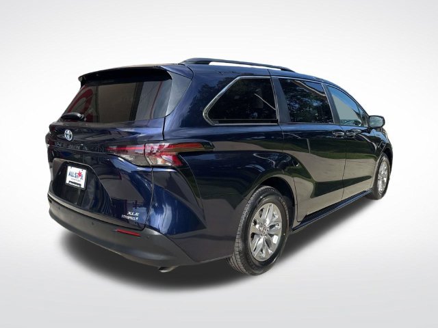 Used 2024 Toyota Sienna XLE FWD image 9
