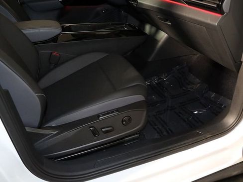 Used 2023 Volkswagen ID.4 Pro S image 38