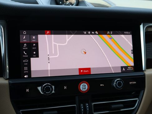 Certified 2026 Porsche Macan AWD/4WD image 19
