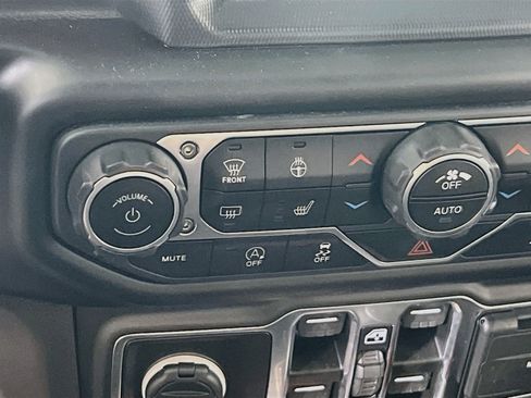 Used 2023 Jeep Gladiator Rubicon w/ LED Lighting Group AWD/4WD image 20