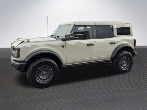 New 2025 Ford Bronco Badlands image 2
