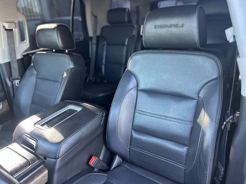 Used 2018 GMC Yukon Denali w/ Denali Ultimate Package AWD/4WD image 17