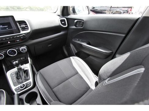 Used 2023 Hyundai Venue Limited w/ Cargo Package FWD image 12