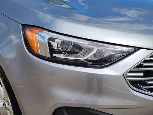 Used 2022 Ford Edge SE image 9