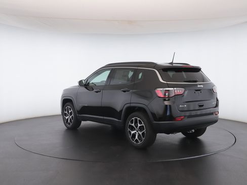 Used 2026 Jeep Compass Limited image 22