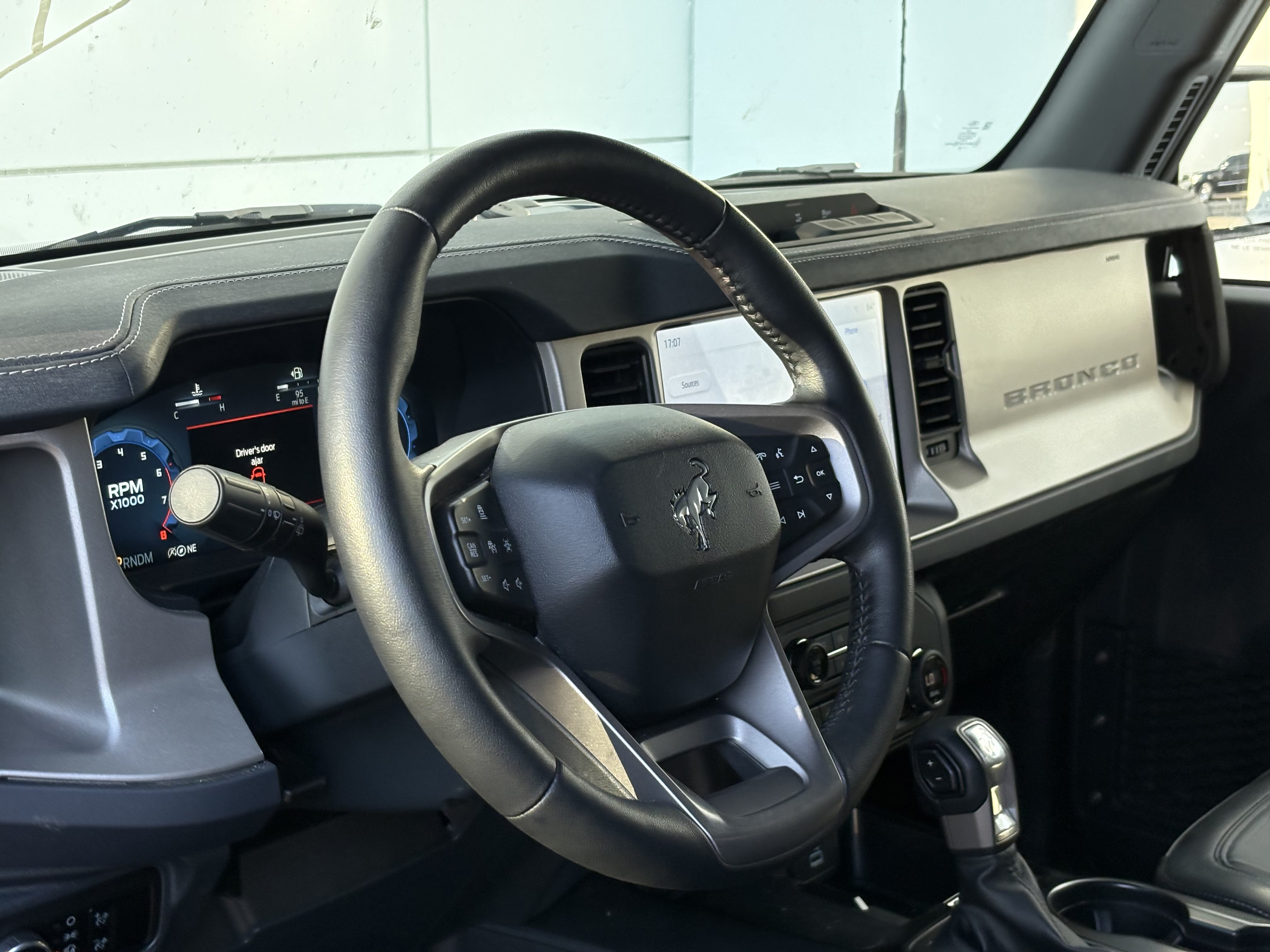 Used 2025 Ford Bronco Outer Banks AWD/4WD image 10