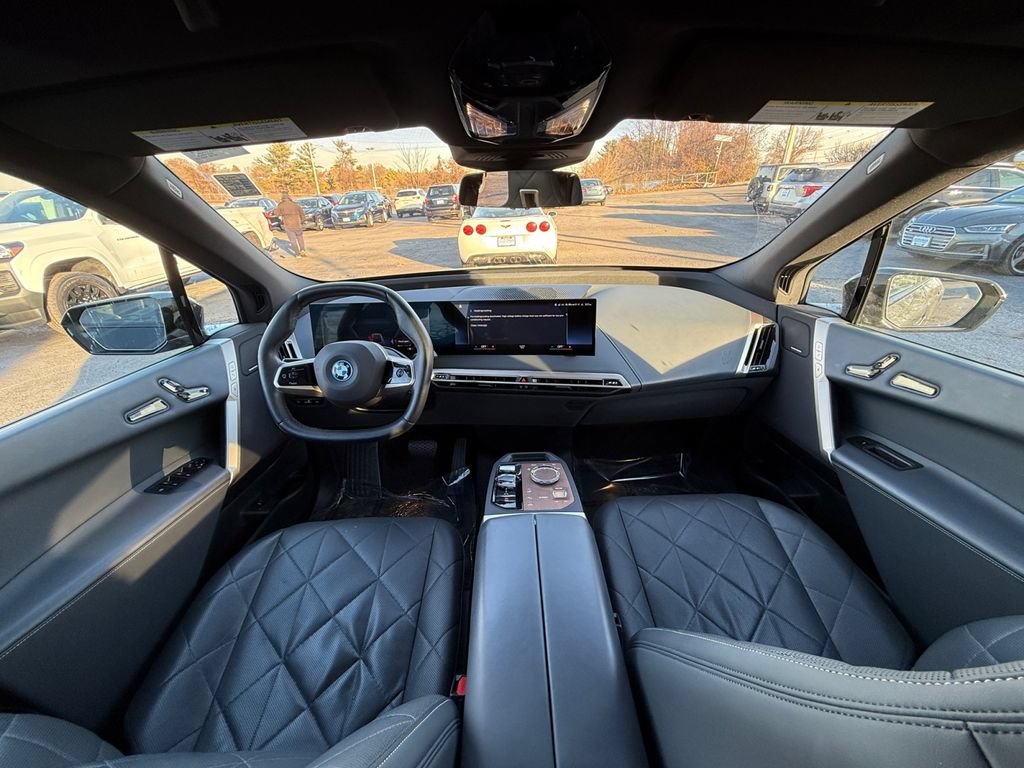Used 2023 BMW iX xDrive50 w/ Ultimate Package 2 AWD/4WD image 19