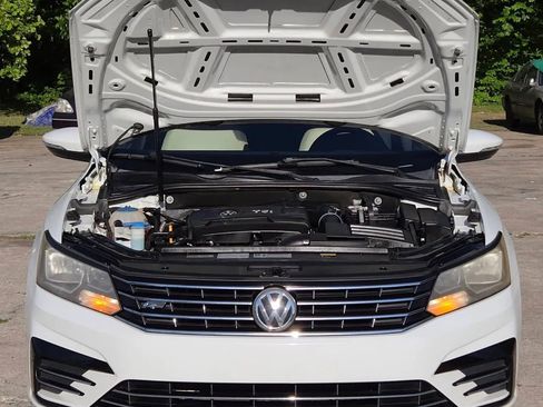 Used 2017 Volkswagen Passat 1.8T R-Line FWD image 7