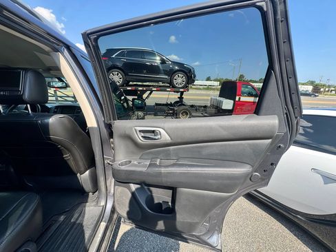 Used 2013 Nissan Pathfinder SL w/ Trailer Tow Pkg AWD/4WD image 21