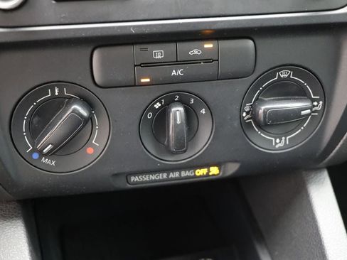Used 2013 Volkswagen Jetta S image 18