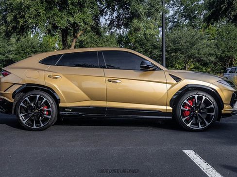 Used 2024 Lamborghini Urus S AWD/4WD image 9