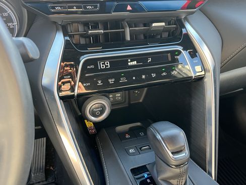 Certified 2023 Toyota Venza XLE AWD/4WD image 22