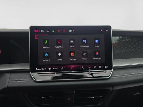 Used 2026 Volkswagen Tiguan SE w/ Panoramic Sunroof Package AWD/4WD image 15