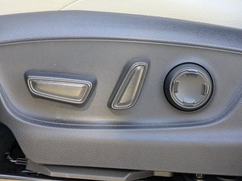 Used 2025 Toyota Tacoma Limited image 20