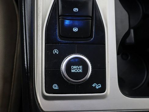 Used 2022 Ford Explorer XLT image 50