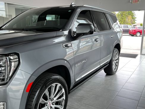 Used 2021 GMC Yukon Denali w/ Denali Premium Package AWD/4WD image 2