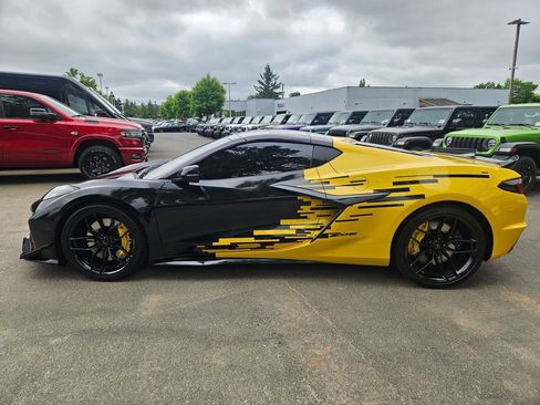 Used 2025 Chevrolet Corvette Z06 RWD image 4
