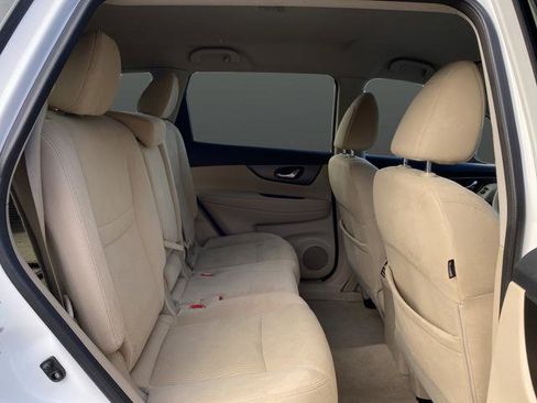 Used 2014 Nissan Rogue SV image 24