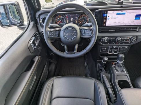 Used 2025 Jeep Gladiator Sport AWD/4WD image 16