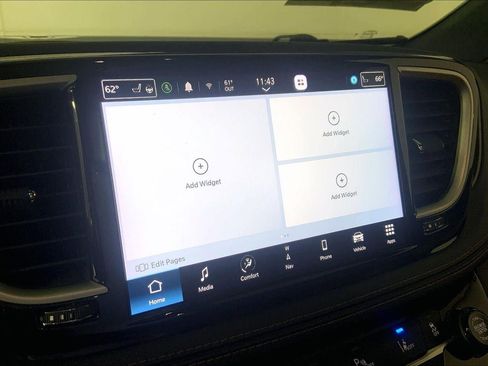 Used 2023 Chrysler Pacifica Pinnacle FWD image 6