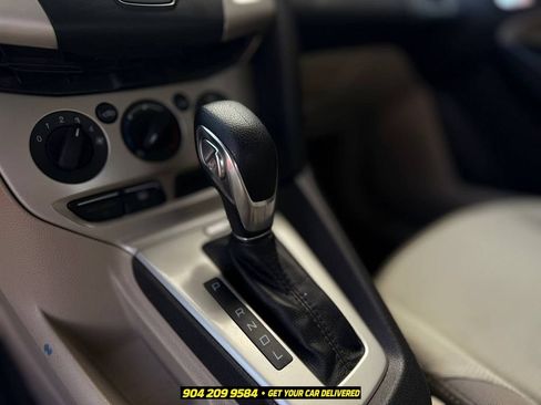 Used 2014 Ford Focus SE FWD image 16