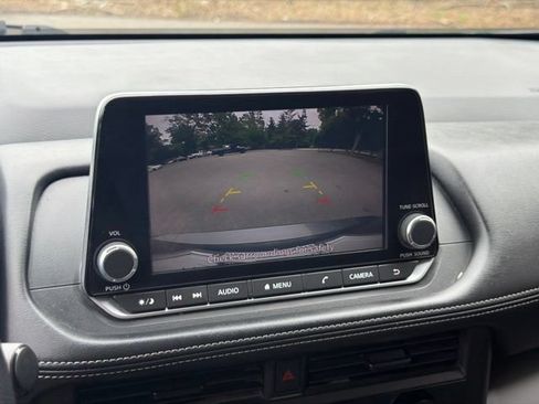 Used 2024 Nissan Rogue S FWD image 38