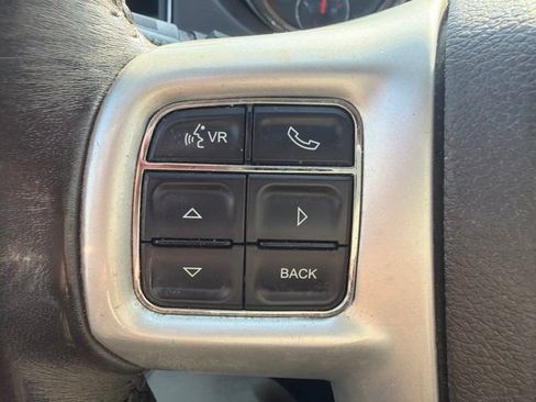 Used 2015 Chrysler Town & Country Touring FWD image 34