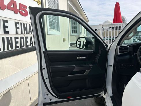 Used 2022 Toyota Tundra SR5 w/ Convenience Package image 8