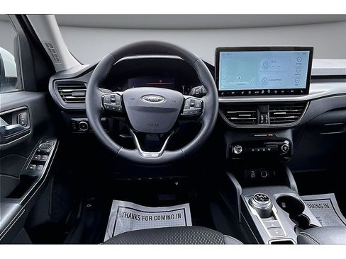 Used 2025 Ford Escape SE image 6
