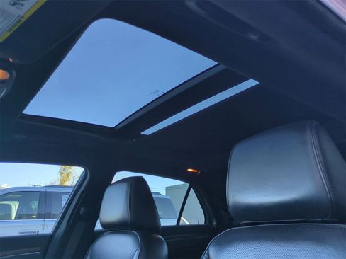 Used 2017 Chrysler 300 C Platinum w/ Safetytec Group II image 19