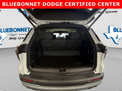Used 2024 Chevrolet Traverse Z71 AWD/4WD image 23
