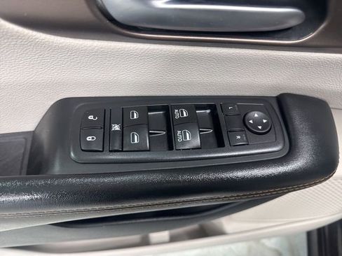 Used 2017 Chrysler Pacifica LX image 17