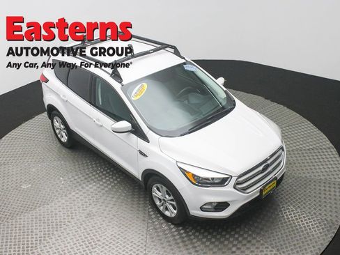 Used 2019 Ford Escape SE image 3