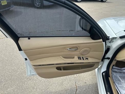 Used 2011 BMW 328i xDrive Sedan AWD/4WD image 9