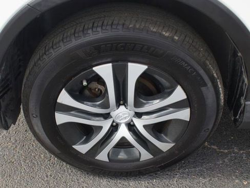 Used 2018 Toyota RAV4 LE image 23