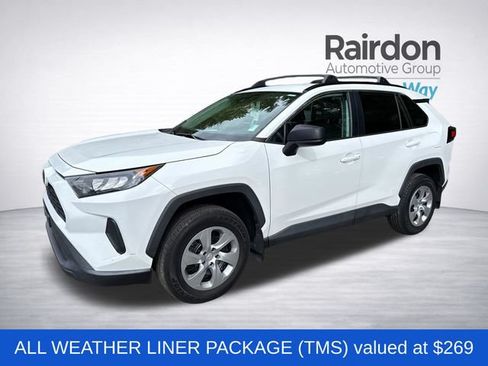 Used 2021 Toyota RAV4 LE FWD image 3
