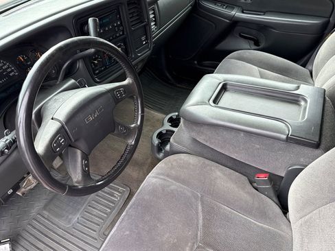 Used 2006 GMC Sierra 2500 SLE w/ Skid Plate Package image 7