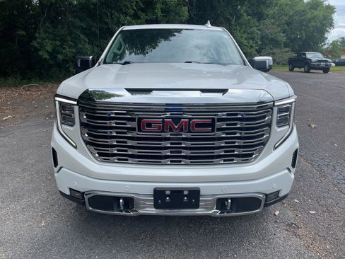 Used 2023 GMC Sierra 1500 Denali w/ Technology Package AWD/4WD image 9
