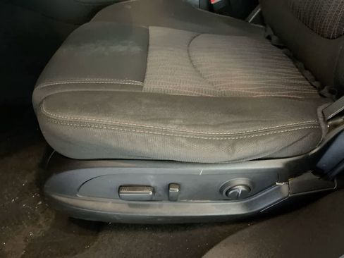 Used 2015 Chevrolet Traverse LT w/ Style and Technology Package image 12