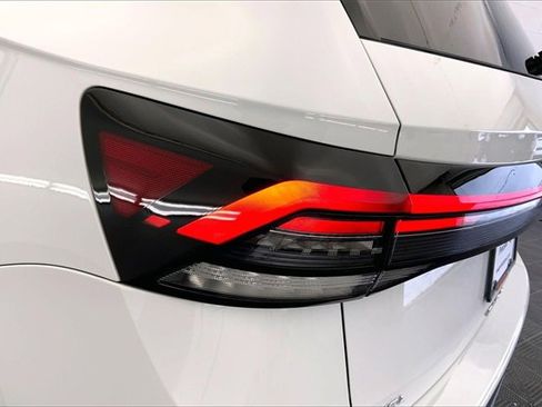 Used 2025 Volkswagen Taos SEL image 29