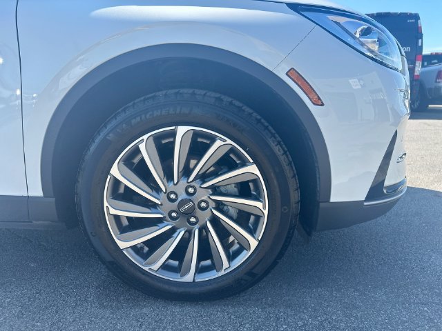 Used 2025 Lincoln Corsair Reserve AWD/4WD image 13