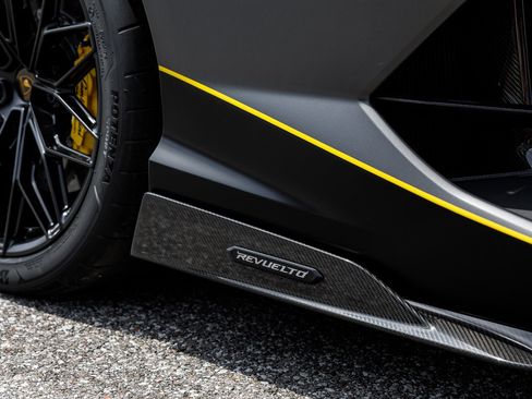Used 2025 Lamborghini Revuelto AWD/4WD image 29