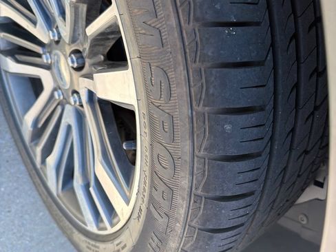 Used 2018 Ford Explorer Platinum AWD/4WD image 10