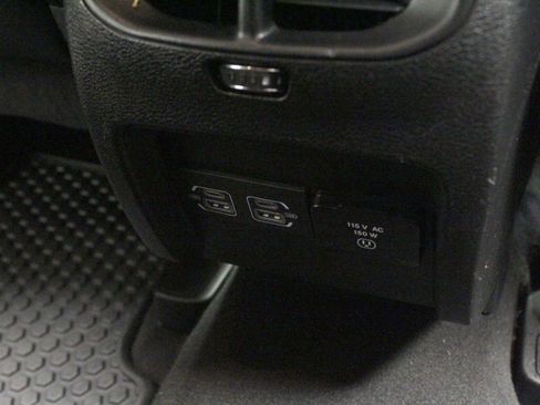 Used 2022 Jeep Cherokee Trailhawk w/ Premium Leather Package AWD/4WD image 17