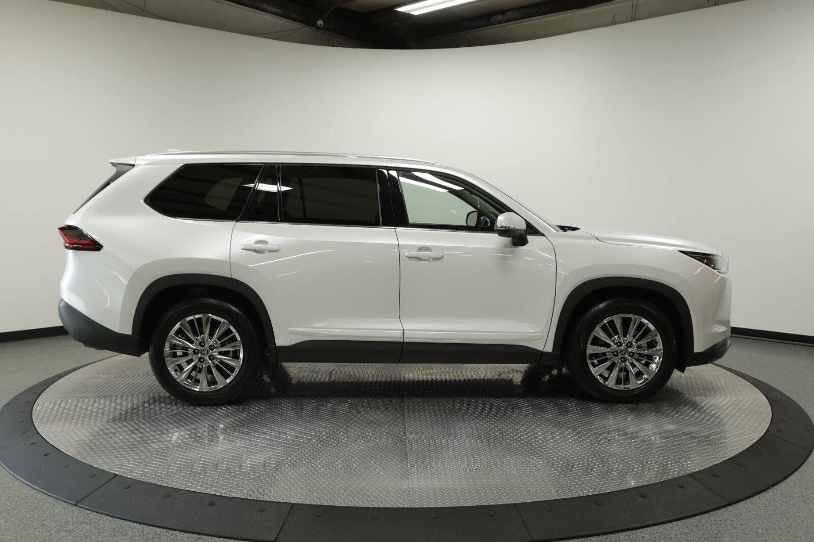 Used 2025 Toyota Grand Highlander AWD image 9