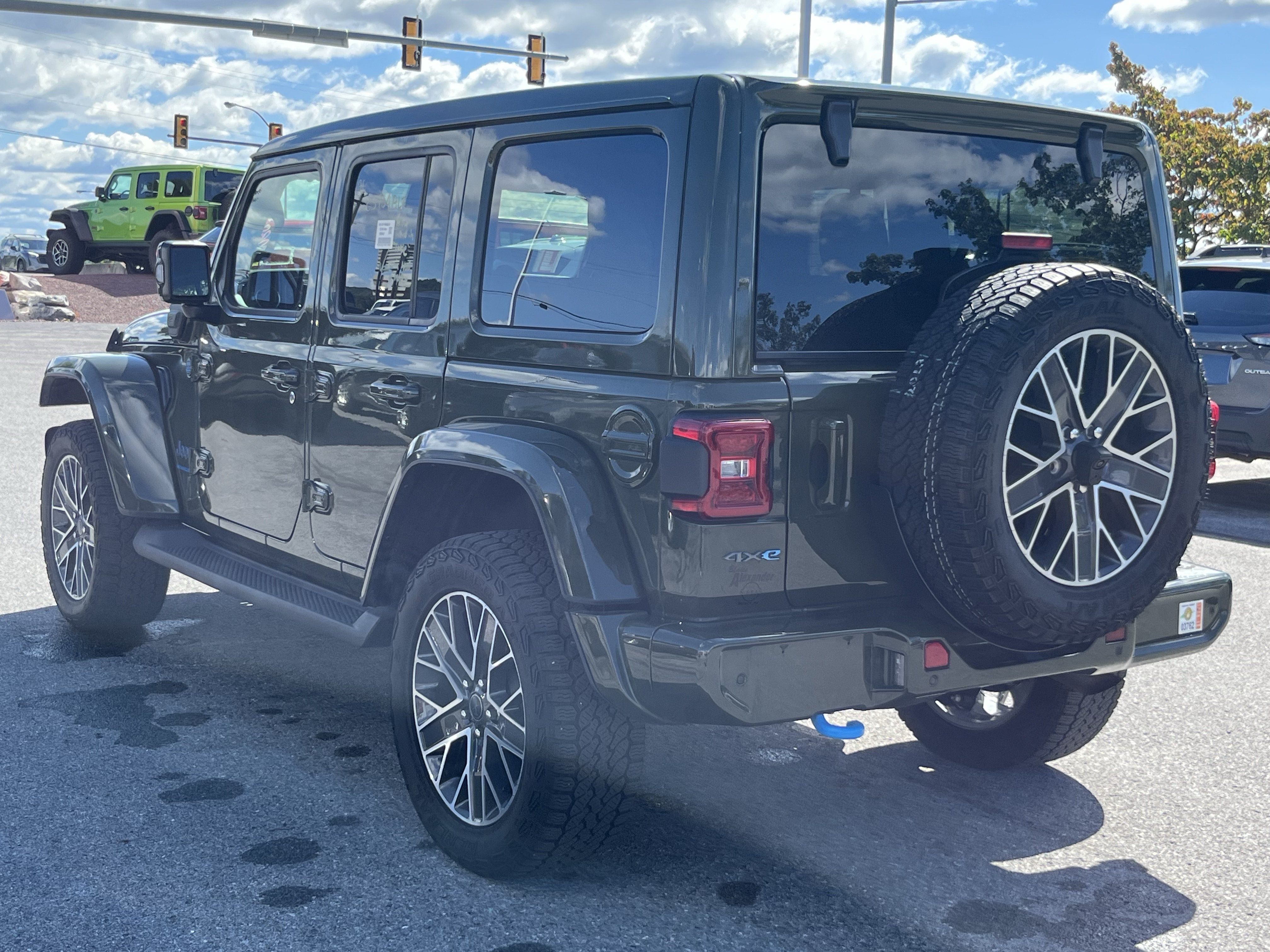 Used 2024 Jeep Wrangler High Altitude AWD/4WD image 9