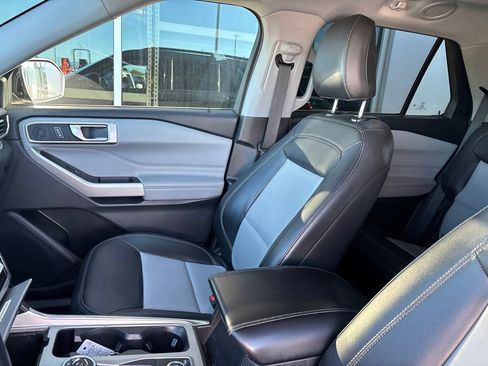 Used 2022 Ford Explorer XLT w/ Equipment Group 202A AWD/4WD image 5