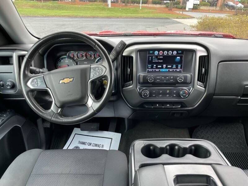 Used 2018 Chevrolet Silverado 1500 LT RWD image 2