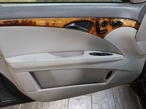 Used 2005 Mercedes-Benz E 320 CDI Sedan image 28