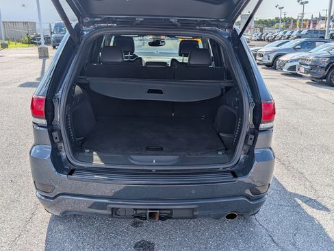 Used 2018 Jeep Grand Cherokee Altitude AWD/4WD image 12